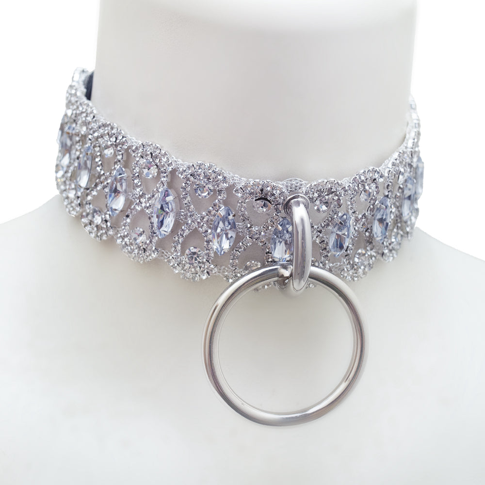 Queendom choker