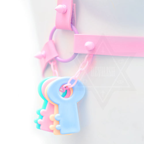 Pastel keys harness
