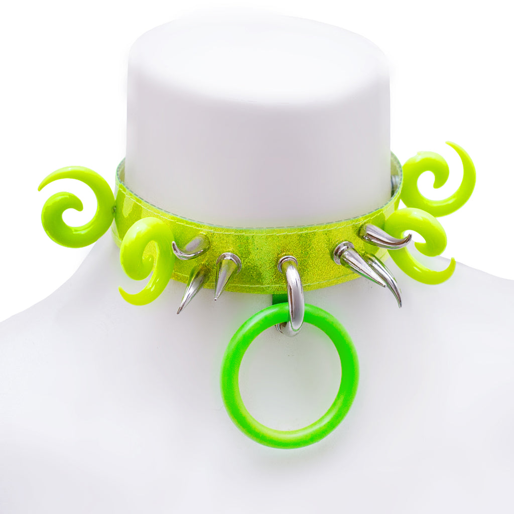 Green grin choker