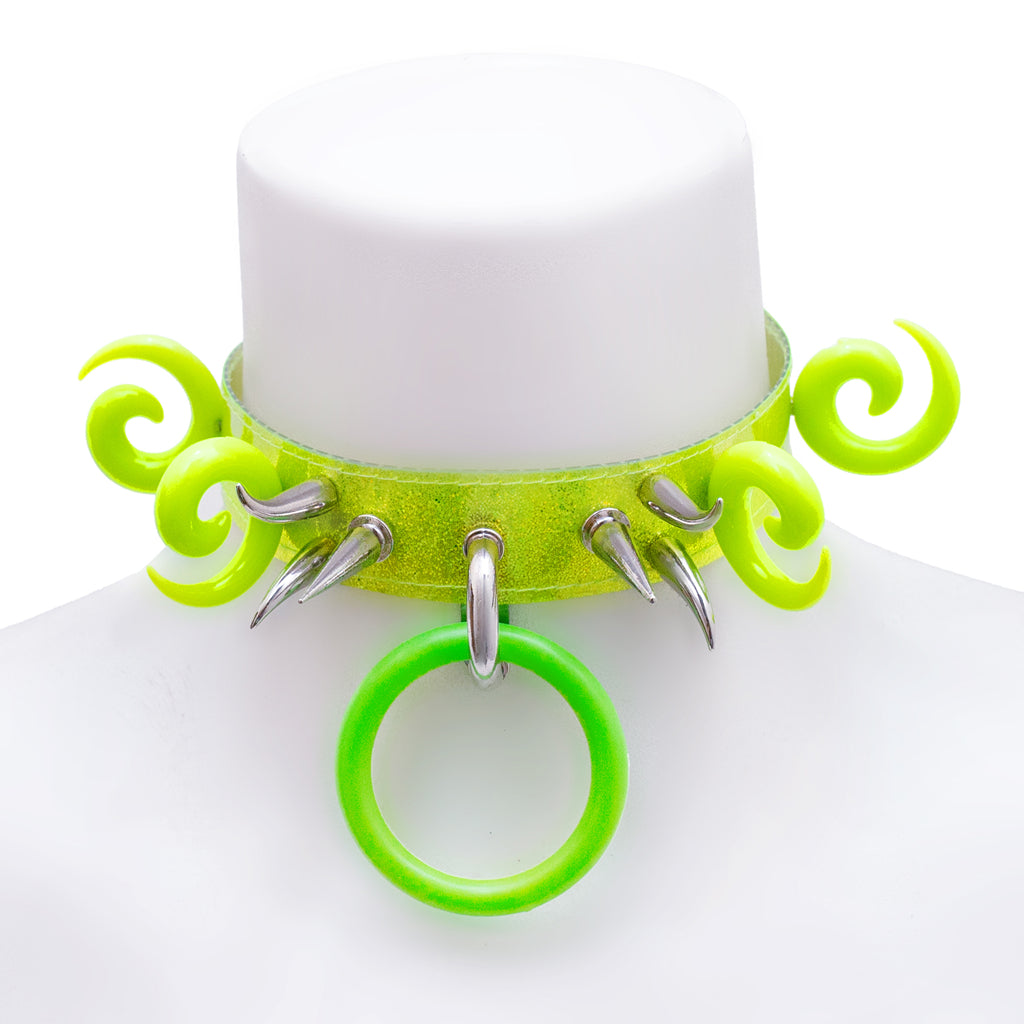 Green grin choker