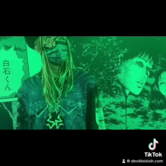 Black magic necklace*