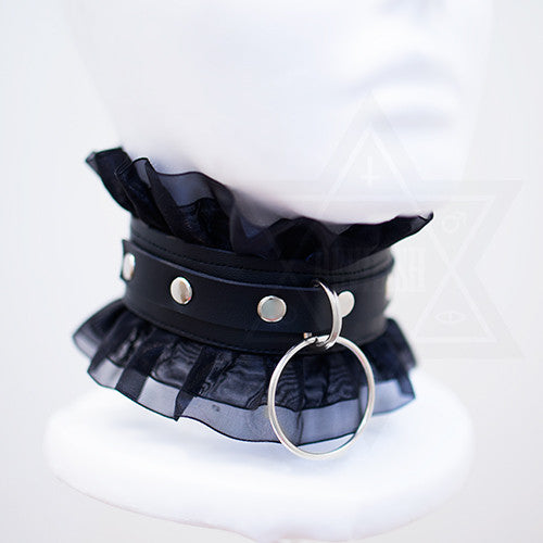 Frilled choker *