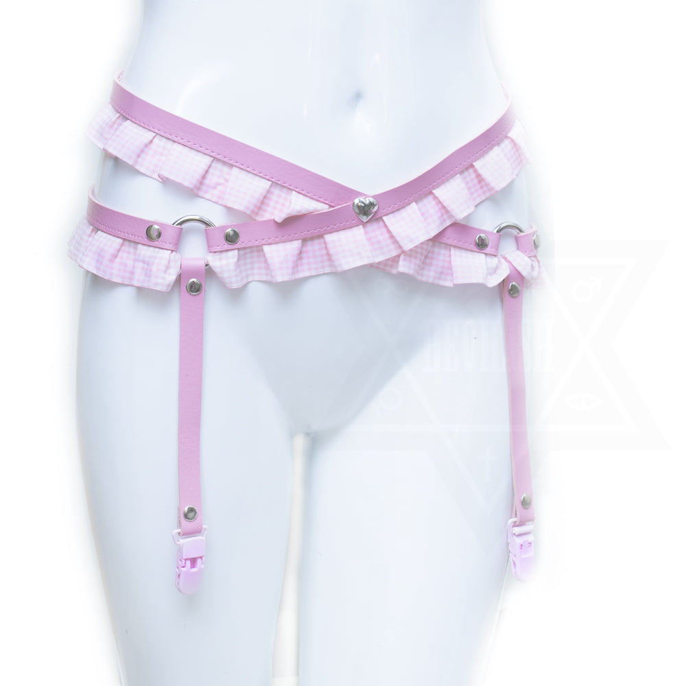 Love me tender garter belt*