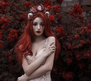 Bloody doll hairband