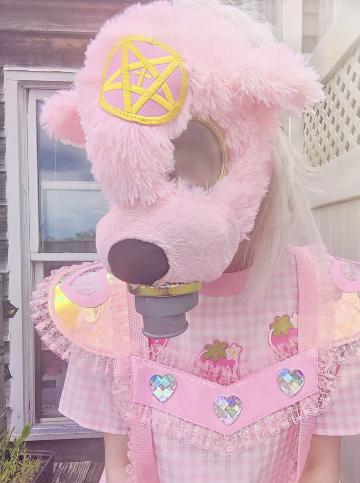 Devilish bear gas mask*